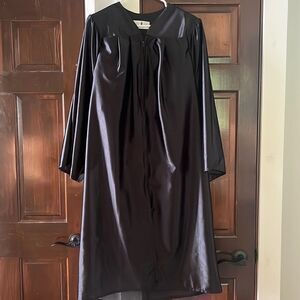 Black graduation gown for height 5’ 3” to 5’ 5”